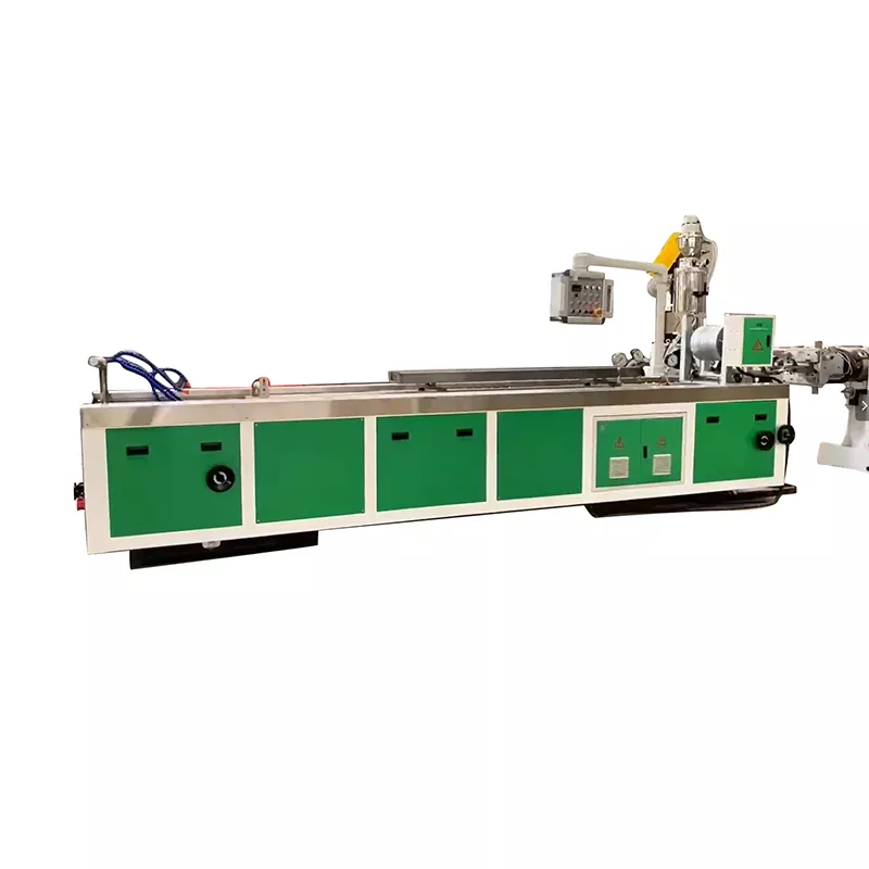 Ligne de production d'extrusion de profil de paysage en bois et plastique PE